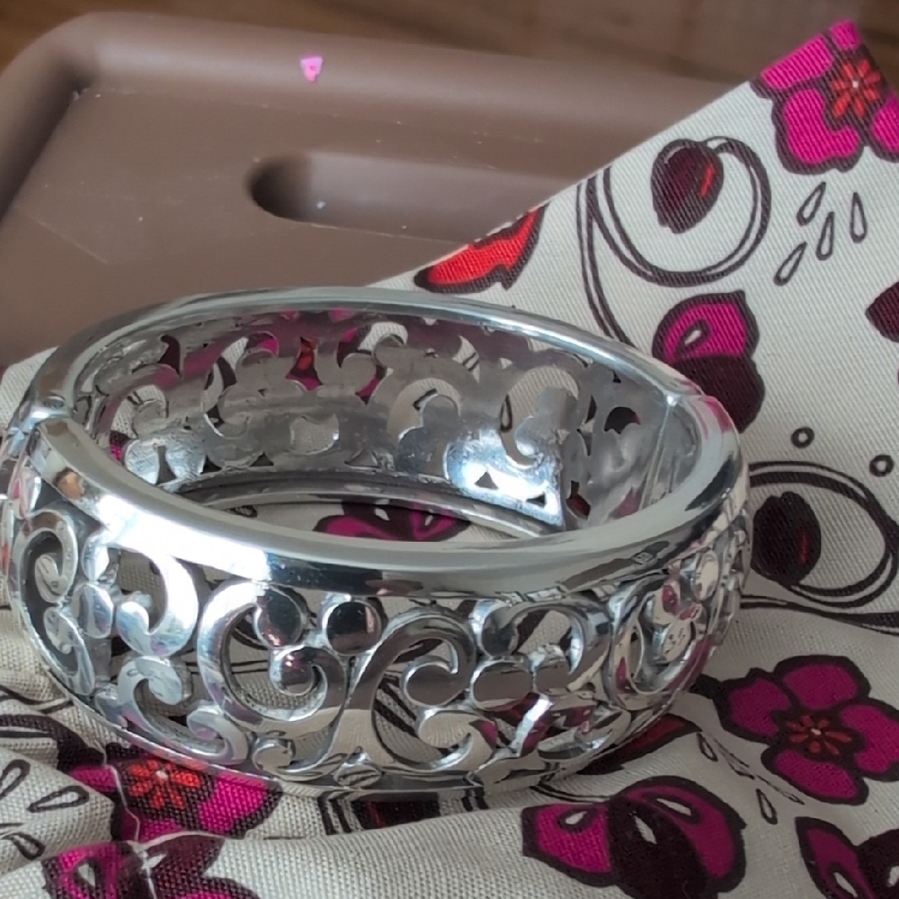 Silver Floral Cutout Bangle